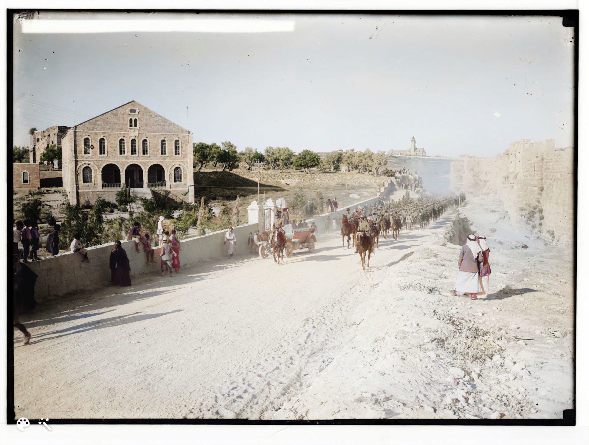 שיירת שבויי מלחמה גרמניים ברחובות ירושלים, 1917. מספר תמונה: LC-DIG-matpc-02264