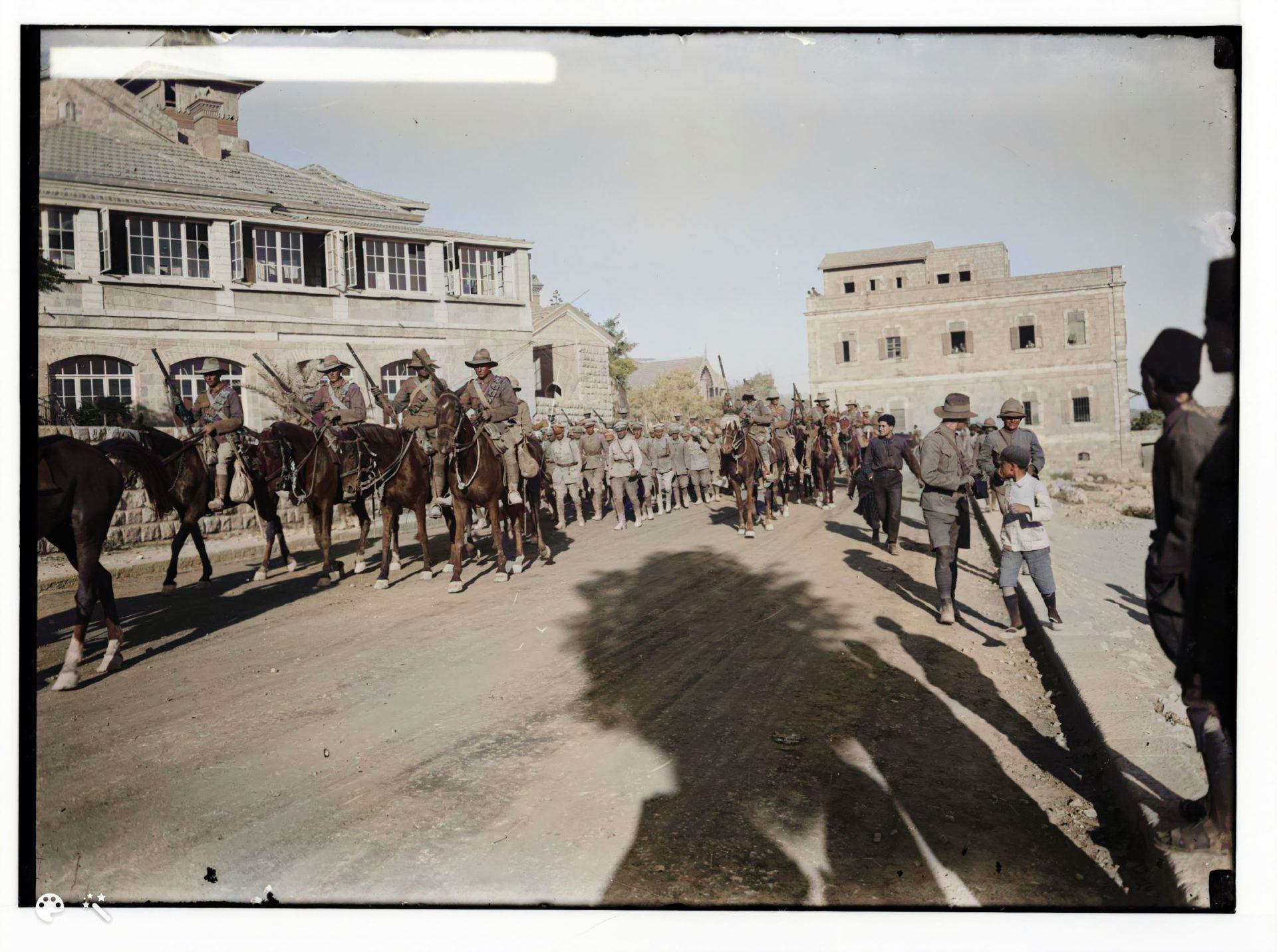 שיירת שבויי מלחמה גרמניים ברחובות ירושלים, 1917. מספר תמונה: LC-DIG-matpc-02266