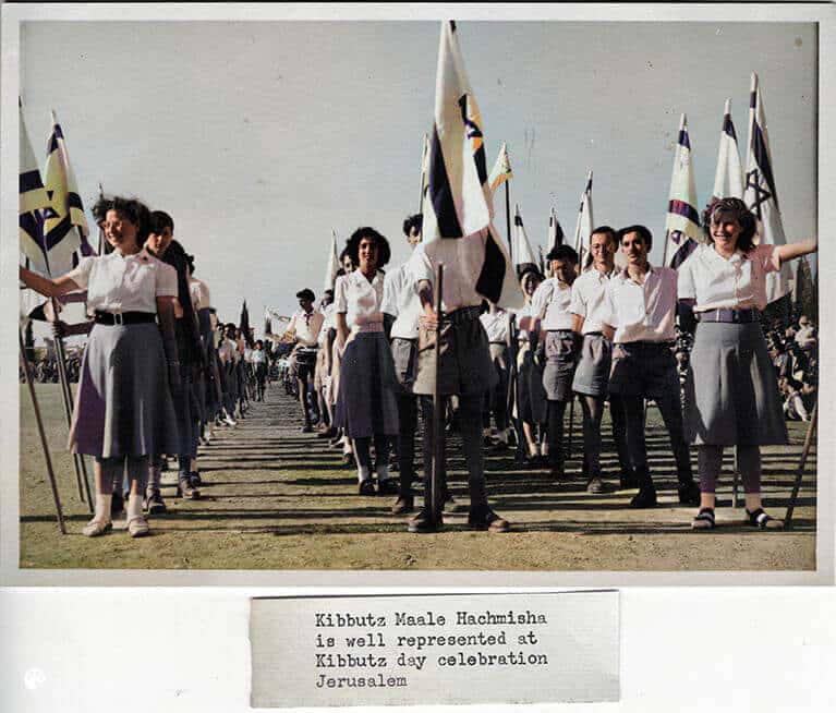 ילדי קיבוץ מעלה החמישה צועדים במצעד יום העצמאות, 1950