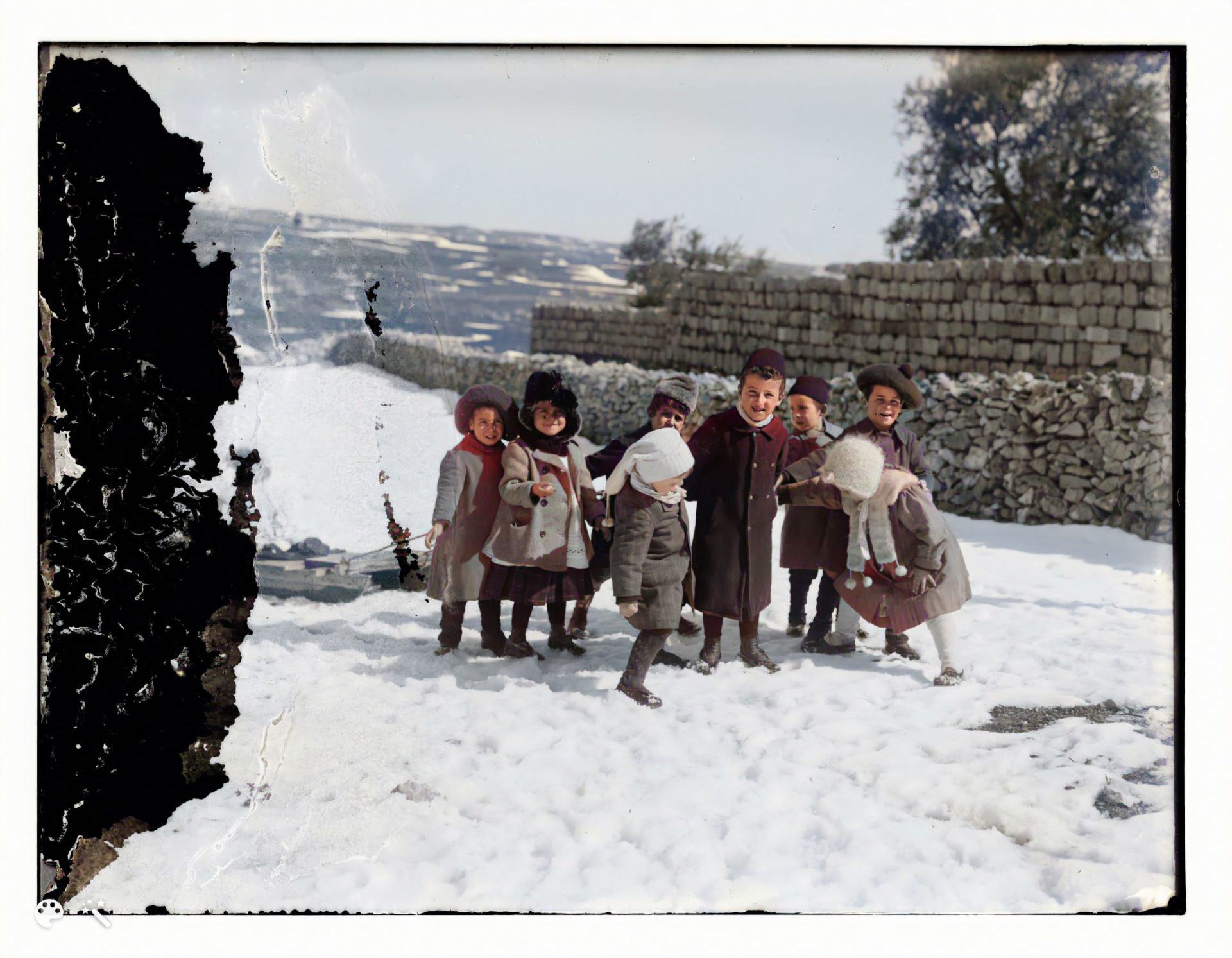 ילדים משחקים בשלג, ירושלים 1921. מספר תמונה: LC-DIG-matpc-11483