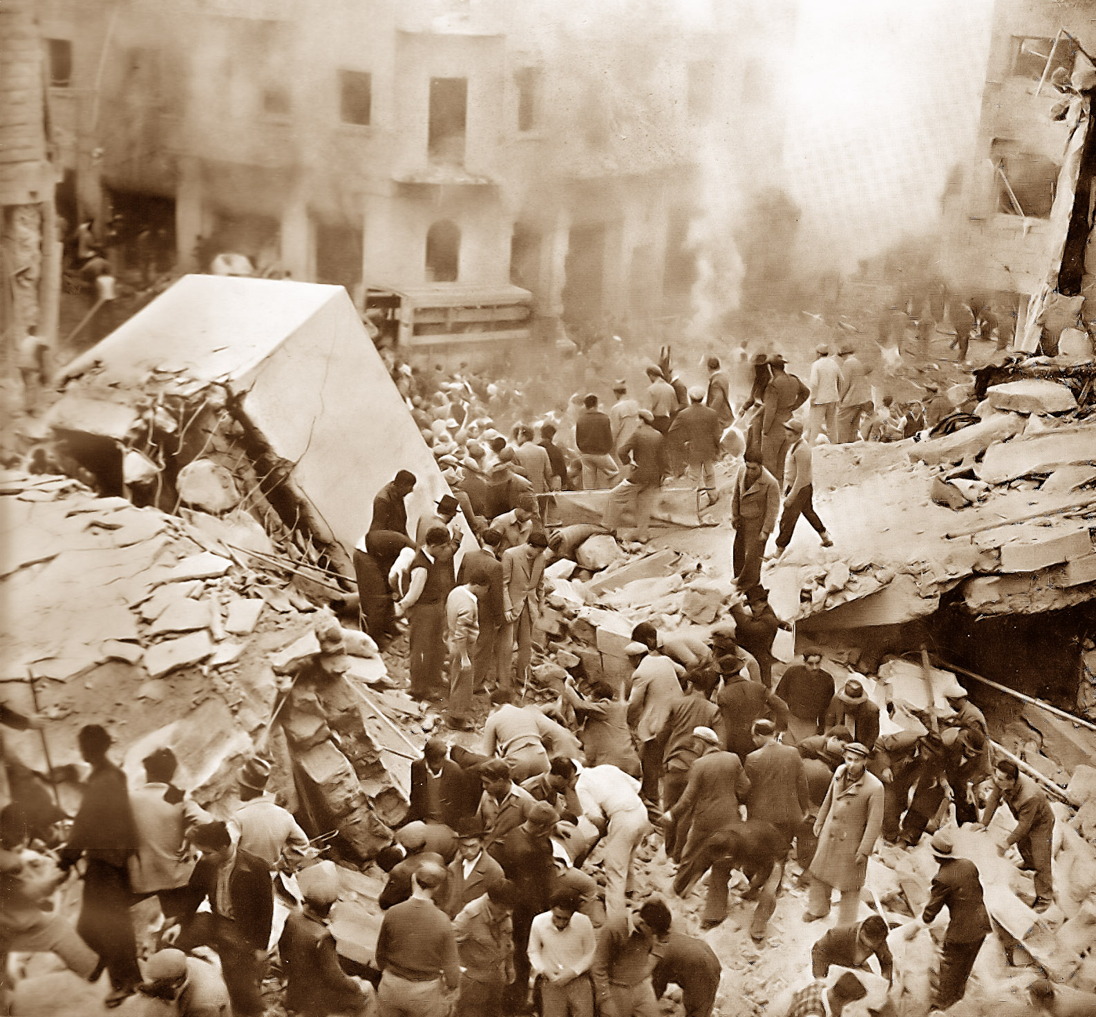 השבוע לפני 70 שנה: פיגוע ברח' בן יהודה, חומות של תקווה נוסח 1948 ונשף גרנדיוזי