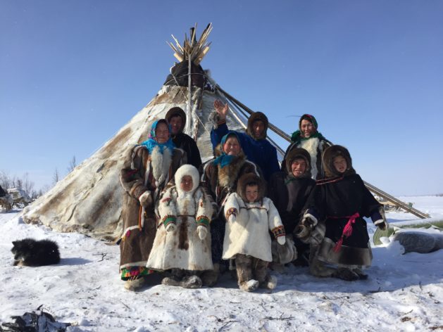 אוהל משפחתי של בני שבט הננץ בסיביר