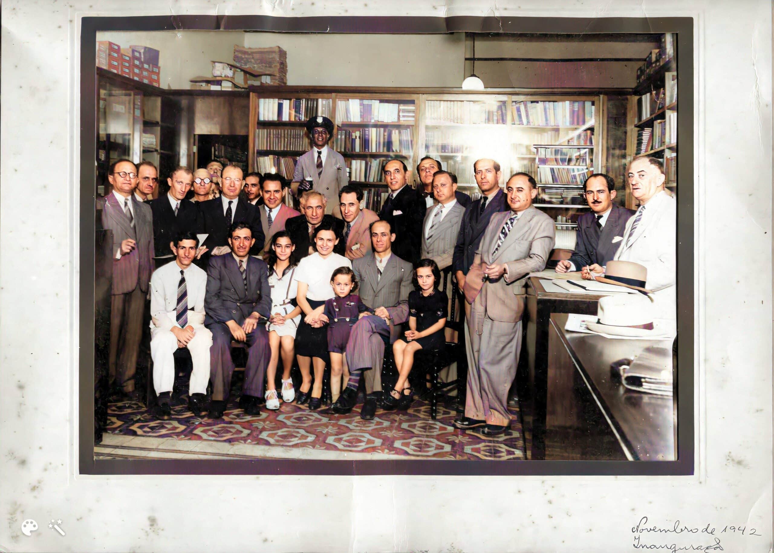 “סלון ספרותי" בחנות הספרים היהודיים "ספריית כהן" של סבא וסבתא מצד אמו של ירושלמי, בריו דה ז'נירו