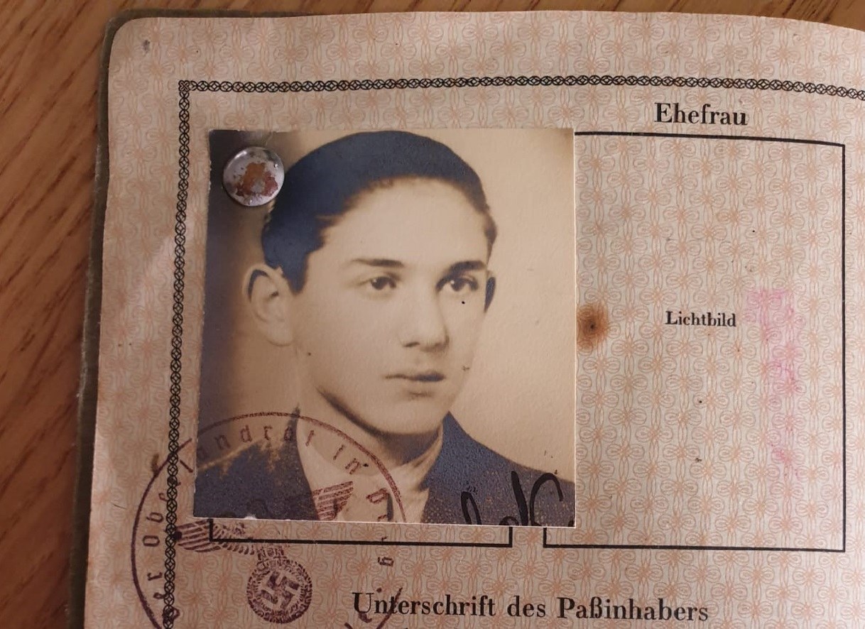 "מצאתי דרכון בחפצים של אבא": מאחורי הקלעים של מחקר מתקופת השואה