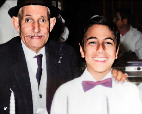 חיים כהן בבר המצווה שלו ביחד עם סבו מצד אימו חיים מזרחי, שעל שמו הוא נקרא (צביעה ושיפור תמונה: MyHeritage)