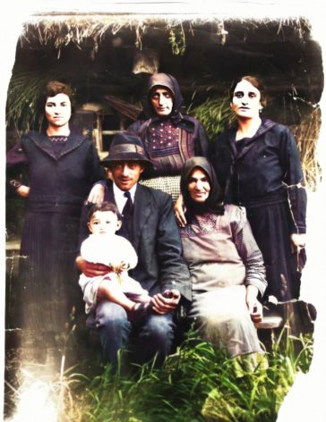 משפחת דוידוביץ לנדסמן (מתוך הספר ״תולדות משפחת גבריהו-גוטסמן״, צביעה ושיפור תמונה - MyHeritage)