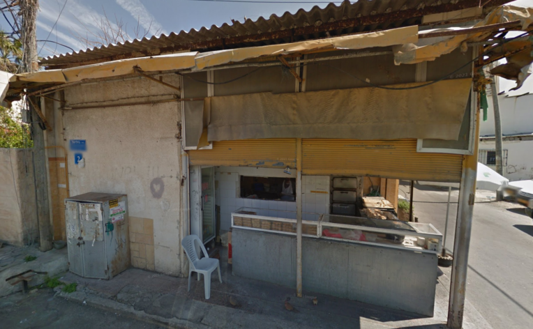 סבו וסבתו גרו בצריף. רחוב נחליאל 2 בכרם התימנים בתל אביב, כיום (מקור: Google Street View)