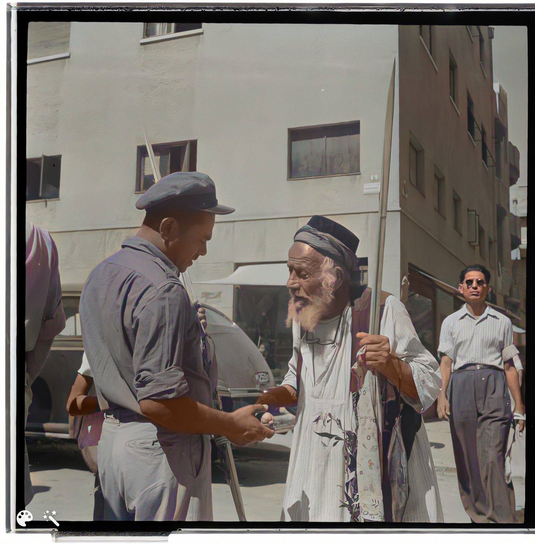 שוק ארבעת המינים ברחבת בית הכנסת הגדול, תל-אביב, 1949. באדיבות "הצלמניה"